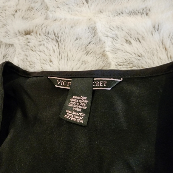 4for$20 Victoria Secret Robe - Picture 3 of 3